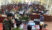 Về xã, xuống thôn làm căn cước công dân gắn chíp cho nhân dân