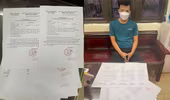 Kiểm tra nam thanh niên lái ô tô, phát hiện 18 giấy đi đường "khống"