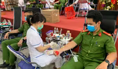 Cán bộ chiến sỹ Công an quận Nam Từ Liêm tích cực hiến máu cứu người