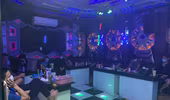 Đột kích quán Gold Club, phát hiện 13 nam nữ bay lắc