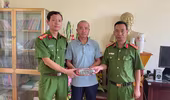 Công an xã tìm và trao trả 180 triệu đồng tiền đánh rơi cho người dân
