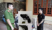 Bắt 2 đối tượng trộm chó, thu 2 khẩu súng và 12 viên đạn