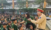 Tuyên truyền Luật giao thông và mô hình cổng trường an toàn cho học sinh