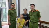 Công an phường Vĩnh Tuy giúp bé trai đi lạc về nhà an toàn