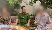 Qua camera, con trai phát hiện bố mẹ đang bị 'Công an rởm' lừa