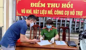 Vận động người dân giao nộp nhiều viên đạn, súng các loại