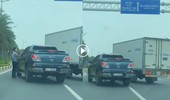 Truy “nóng” 2 chiếc xe ô tô chèn ép nhau trên đường Võ Nguyên Giáp 