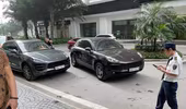 Hà Nội: Đưa con đi học, người phụ nữ “bắt” tại trận xe Porsche 'nhái' biển số xe của gia đình