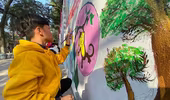 Xem học sinh ở Hà Nội vẽ bích họa 