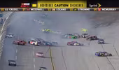 Xem vụ tai nạn kinh hoàng tại giải đua NASCAR