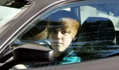 Justin Bieber bị cảnh sát "sờ gáy" vì chạy xe quá tốc độ