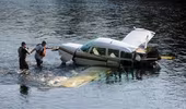 Máy bay gặp nạn khi vừa cất cánh rơi thẳng xuống sông