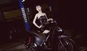 Người đẹp nóng bỏng bên Sh 125i độ phong cách GTR