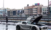 Mercedes SLS AMG “chết đuối” sau trận mưa