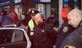 Cảnh sát Mỹ đánh ông cụ 84 tuổi nhập viện, vì sang đường sai luật