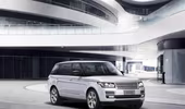 Range Rover Hybrid Long Wheelbase: Rộng rãi, tiết kiệm nhiên liệu 
