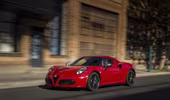 Mãn nhãn với vẻ đẹp của Alfa Romeo 4C 2015