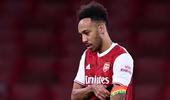 Aubameyang không ghi bàn thì thôi, đã ghi là... phản lưới nhà