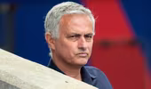 HLV Mourinho bất ngờ quay lại... trách móc M.U