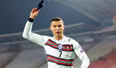 Ném băng đội trưởng ĐT Bồ Đào Nha, Ronaldo nói gì?
