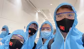 ĐT Việt Nam mặc bảo hộ kín mít khi tới UAE