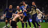 Hạ Barca kịch tính như phim hành động, Inter vào chung kết Champions League