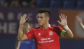 Tiến Linh vừa ghi bàn, vừa phản lưới nhà khi gặp CLB cũ