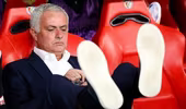 HLV Mourinho nhận lương thấp nhất sau 2 thập kỷ