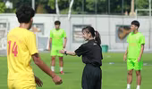 Nữ trọng tài Gen Z mang sắc màu mới tới sân bóng học sinh Hà Nội