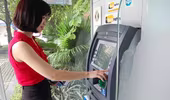 Hỗ trợ người thu nhập thấp sử dụng thẻ ATM