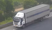 Xe tải lại liều lĩnh đi lùi trên cao tốc Hà Nội- Hải Phòng