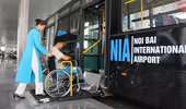 Nhân viên hàng không phục vụ mặt đất phát ngôn “đại hội xe lăn” bị đình chỉ công việc