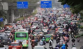 Trục xuyên tâm Hà Nội tắc nghẽn trong sáng làm việc đầu năm mới