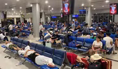 Khách mệt mỏi vì chuyến bay liên tục chậm trễ kéo dài tại Tân Sơn Nhất, nhà chức trách vào cuộc