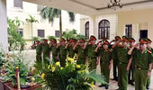 Dâng hương tưởng nhớ các anh hùng liệt sĩ Công an Thủ đô