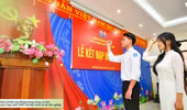 Lễ kết nạp Đảng trang trọng, tự hào của 2 học sinh THPT Hà Nội trước kỳ thi tốt nghiệp