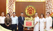 Chủ tịch Hà Nội tri ân các y bác sỹ dịp 69 năm Ngày Thầy thuốc Việt Nam