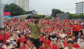 "Biển người" hát vang những bài hát cách mạng, chờ xem tổng hợp luyện diễu binh, diễu hành