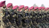Ấn Độ tăng cường lực lượng lính dù để đối phó với Trung Quốc?