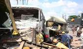 Xe ben tông nát xe khách, nhiều người thoát chết