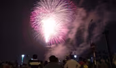 Pháo hoa tuyệt đẹp trên bầu trời TP.Hồ Chí Minh, tối 30-4