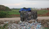Phát hiện 2 đối tượng đổ trộm chất thải