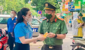 "Ly nước gửi anh" tiếp sức chiến sĩ Công an nơi tuyến đầu chống dịch