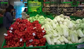Thực phẩm, rau xanh tiếp tục giảm giá