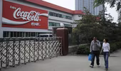 Trung Quốc tạm đóng cửa một nhà máy Coca Cola 