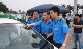 Hàng loạt taxi vi phạm 