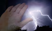 Sự kỳ bí của bàn tay người chết vì sét đánh