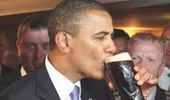 Ông Obama “ghi điểm” vì biết... uống bia