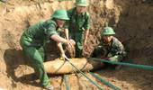 Di dời an toàn quả bom ra khỏi khu dân cư 