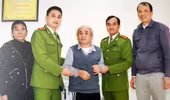 Cụ ông 80 tuổi bị lạc và tấm lòng những chiến sỹ Công an